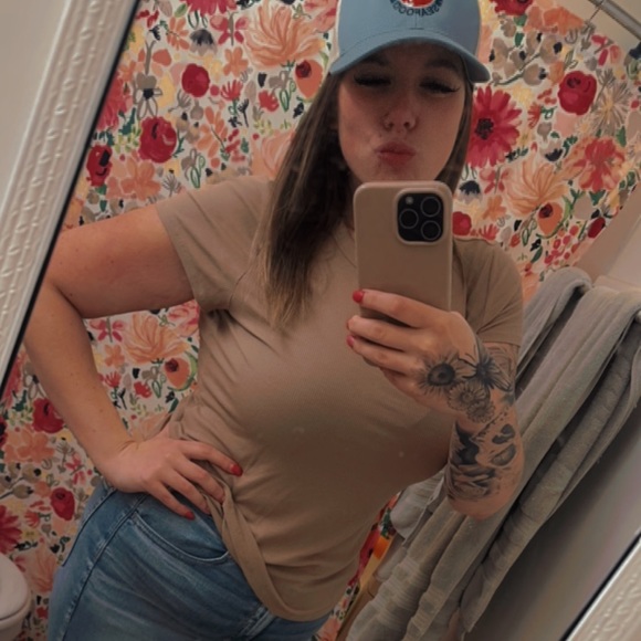 Meet your Posher, Jessica - Picture 1 of 1